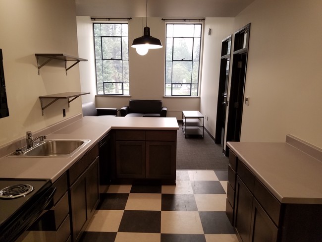 4 habitaciones, 2 baños - School House Lofts