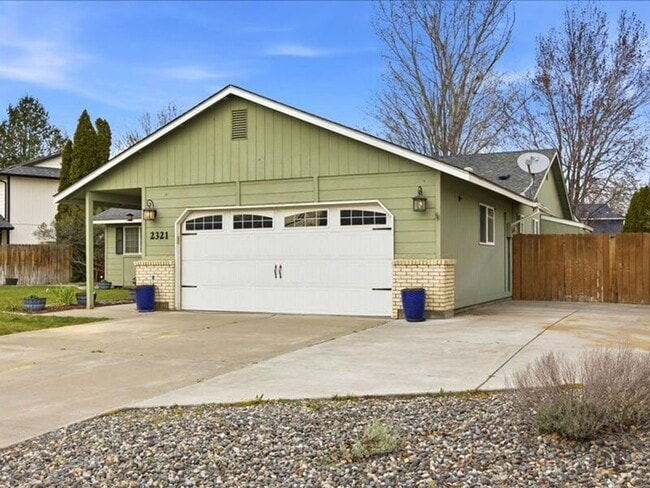 Photo - 2321 Hummingbird Ln