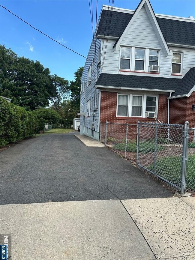 Photo - 142 Rutherford Pl
