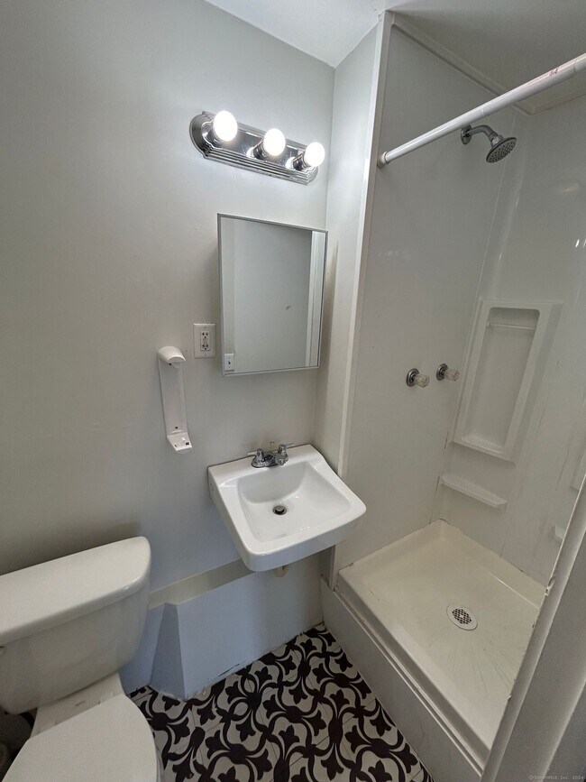 Photo - 645 Burnside Ave Unidad 3B/3rd floor