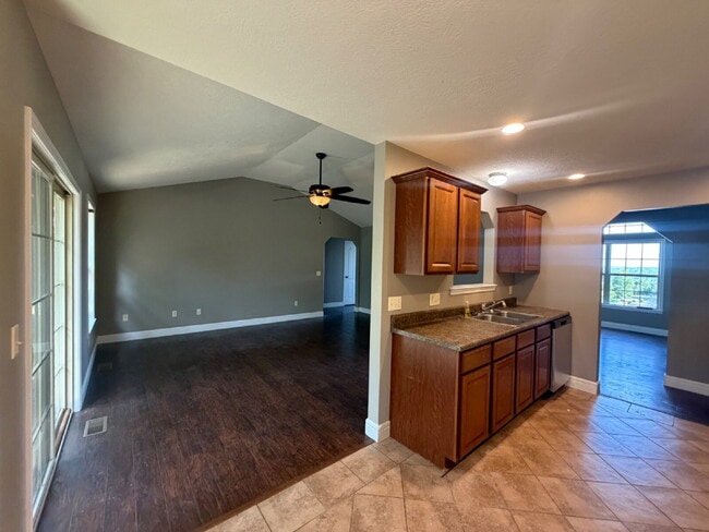 4 Bedroom / 3 Bath - Horizon Hills / Meadow Ridge (Near Branson school district)