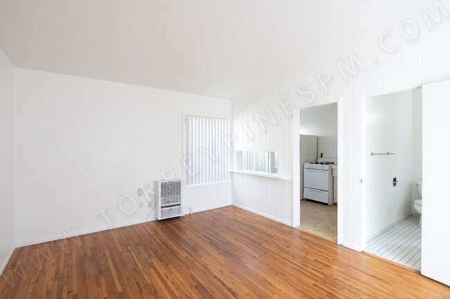 Building Photo - Charming Studio Cottage in the Heart of Pa... Unit 1406 Rental