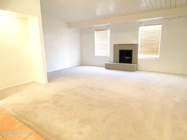 3750 N Country Club Rd Unit 6