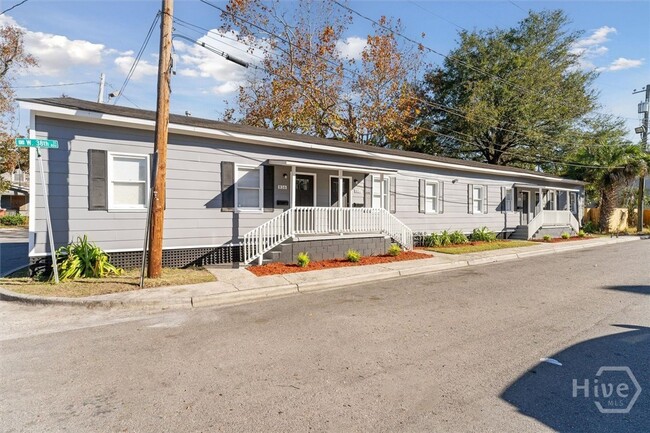 Photo - 810 W 38th St