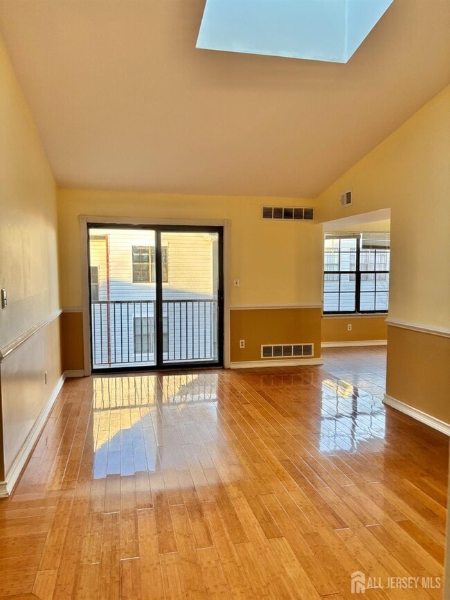 Photo - 98 Keystone Ct