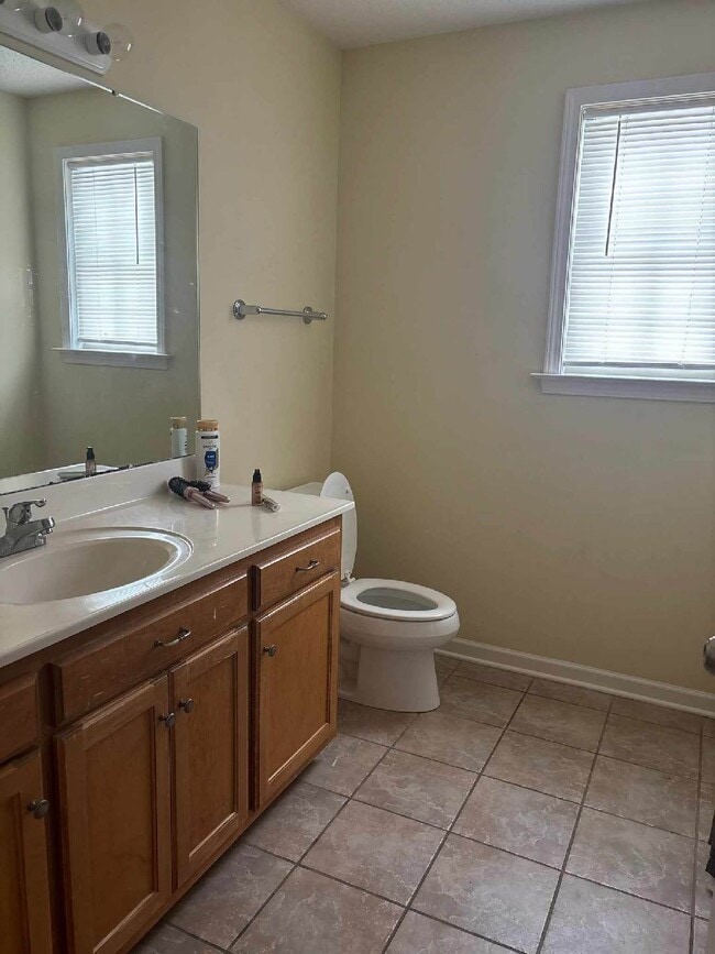 Photo - 202 Wellington Dr