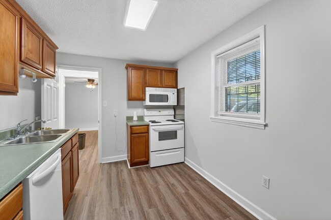 Photo - "Charming 1-Bedroom Haven in a Great Savannah Location!"