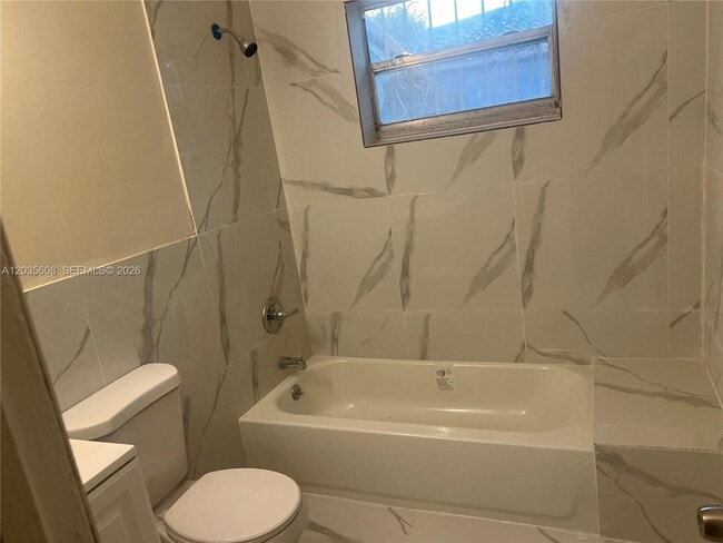 Photo - 395 NE 112th St