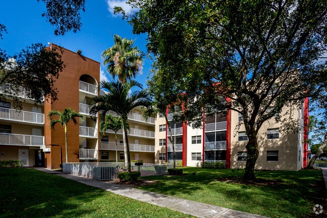 Lago Club Apartments