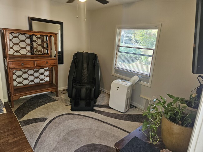 Sala de estar - 102 Spring St Unidad #2