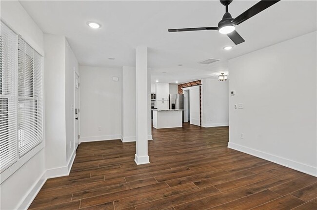 Photo - 668 Custer Ave SE