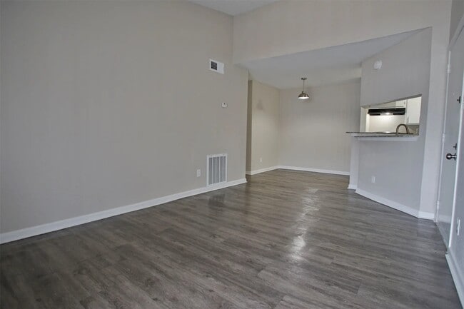 Building Photo - 2700 S Dairy Ashford Rd Unit 511C