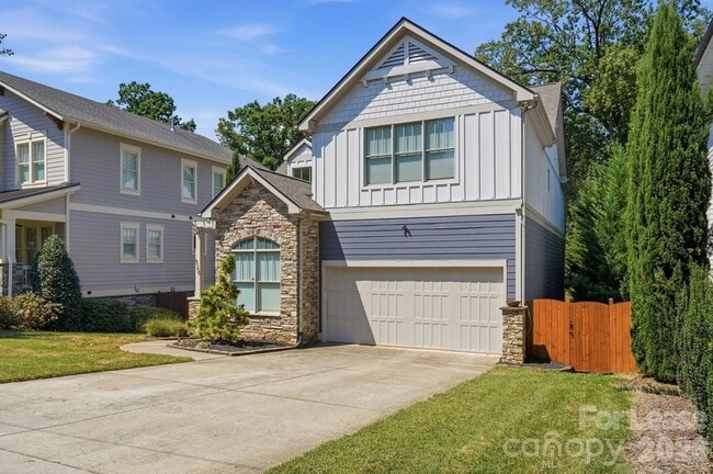 Photo - 520 Iverson Way