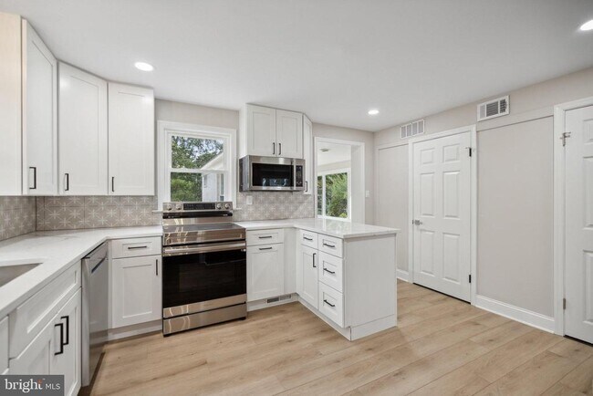 Photo - 6712 Benson Dr