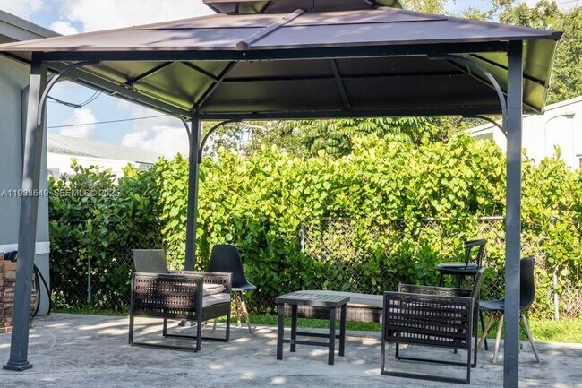 Photo - 765 NW 77th St