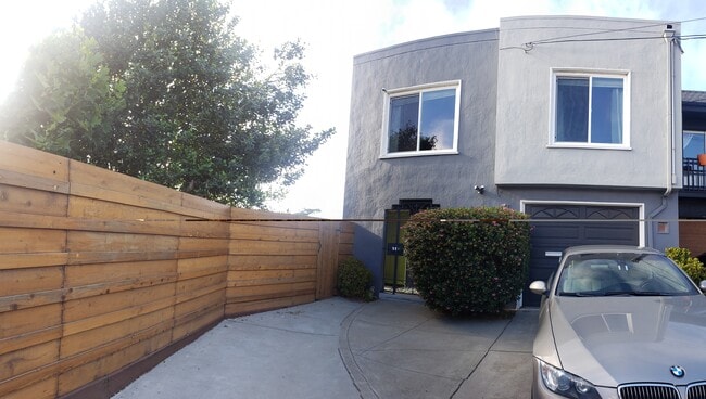 Building Photo - 717 Rolph St