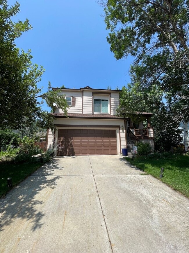 Charming Home with Expansive Yard in Prime... - Charming Home with Expansive Yard in Prime...