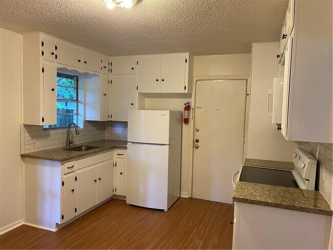 Photo - 8309 Hathaway Dr Townhome