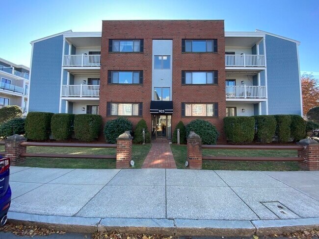 Photo - 925 E 2nd St Unit 7