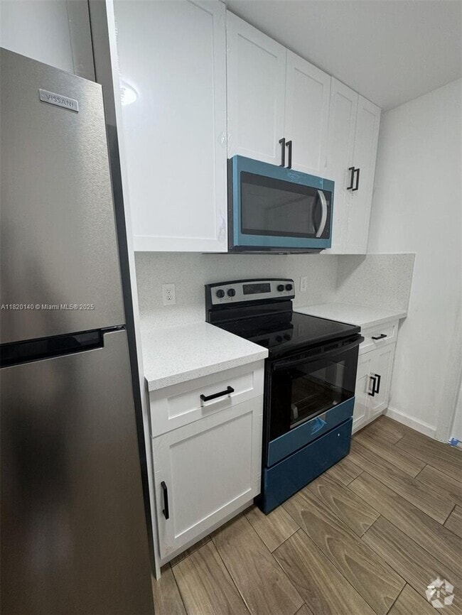 Building Photo - 617 NW 3rd Ave Rental