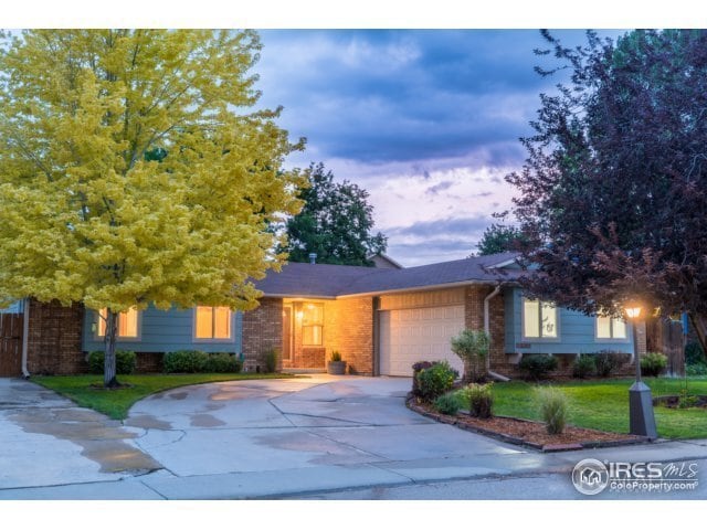 1689 Geneva Cir