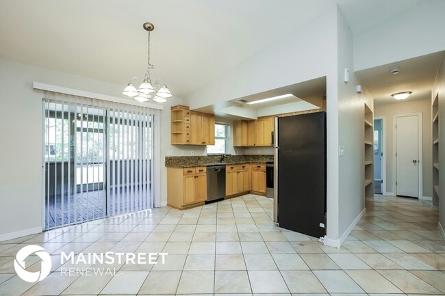 Photo - 5210 2nd St W