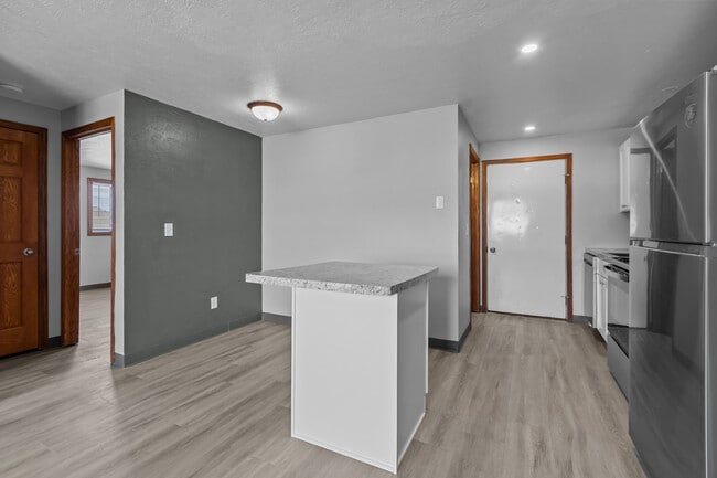 Kitchen - 1530-1550 Moraine Ter