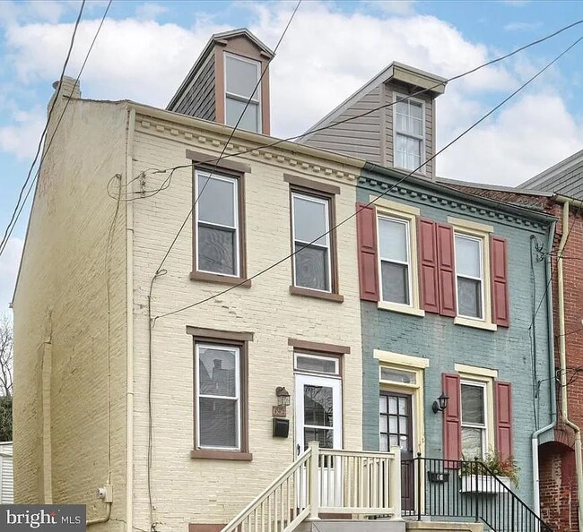654 Poplar Street - 654 Poplar St