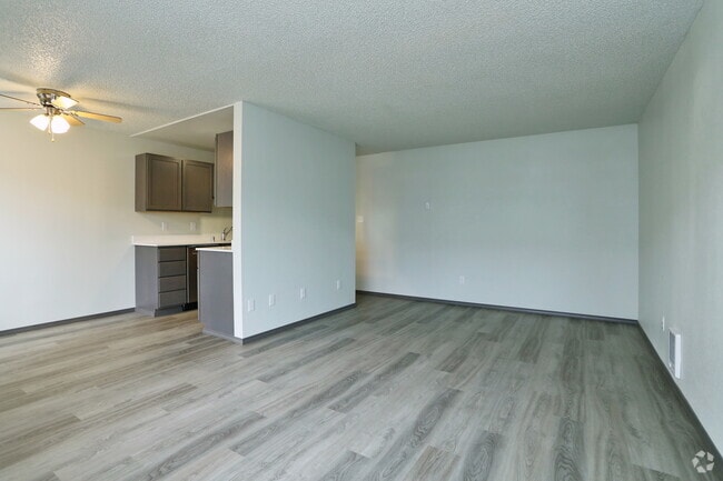 1BR, 1BA - 720 SF