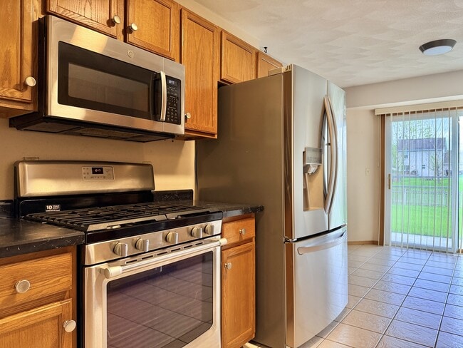 Photo - 809 Wynstone Way