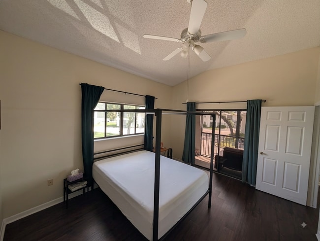 Building Photo - 2550 SW 18th Ter Unit Apt 2118