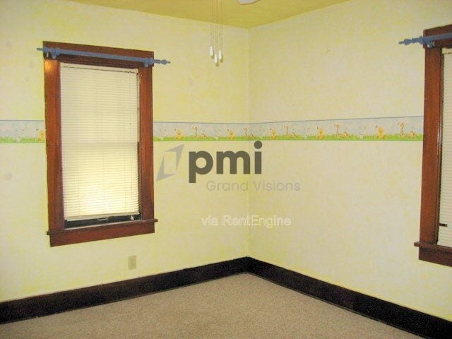 Photo - 875 W Waggoner St