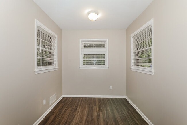 7487 Grayson Dr