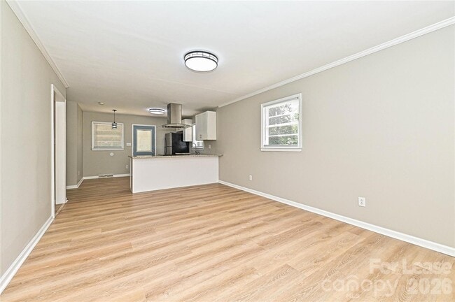 Photo - 321 Hamilton Dr NE