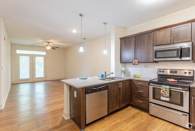 2BR, 2BA - 1050sf Bluewater B1- Living Area
