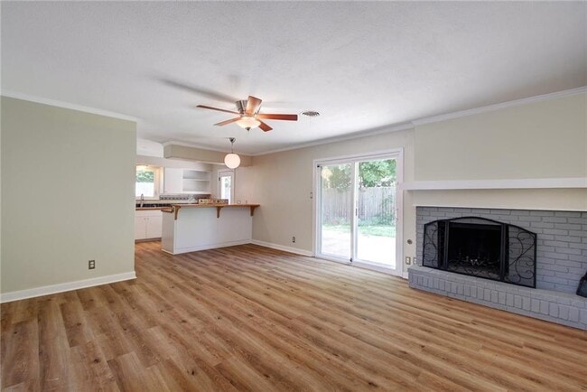 Photo - 900 Aurora Cir