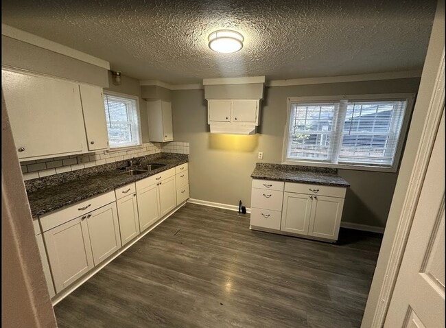 Photo - 3453 Boulevard Pl