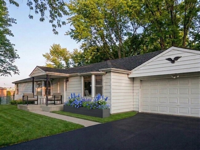 Building Photo - 20901 Catalpa St