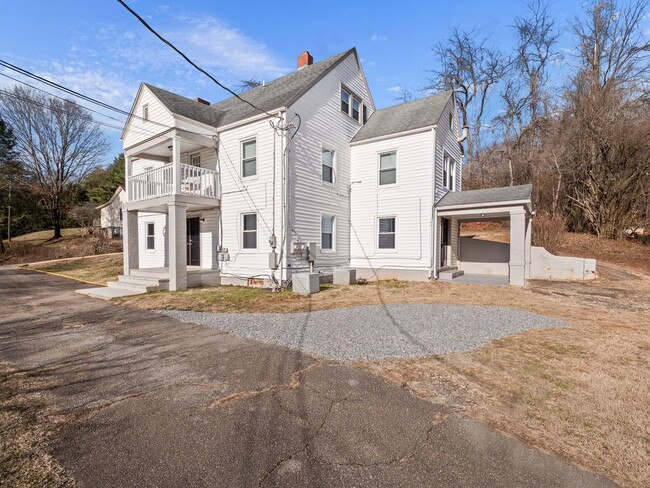 Building Photo - 945 S Main St Unit A