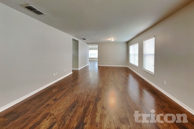 Photo - 3165 Kearns Rd