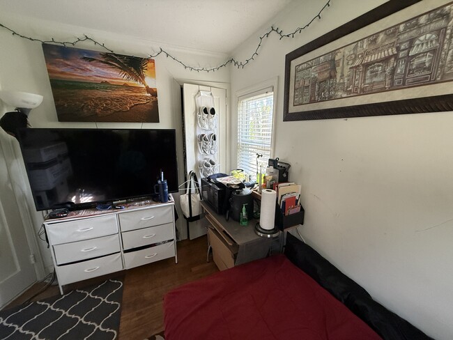 Photo - 4505 Dahill Rd