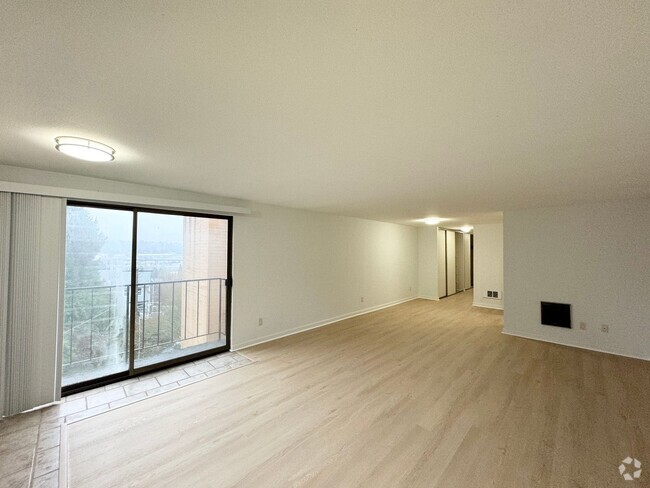 Building Photo - Top-Floor Magnolia Condo (brand-new wooden... Unit 401