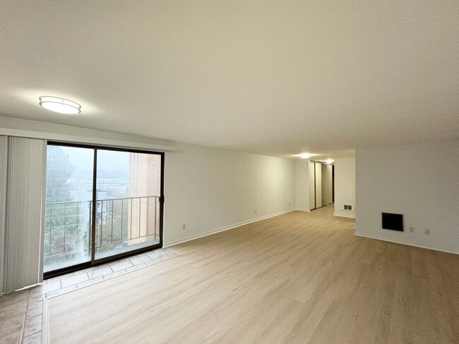 Top-Floor Magnolia Condo (brand-new wooden... - Top-Floor Magnolia Condo (brand-new wooden... Unit 401