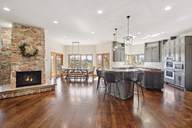 Photo - 10481 Bluff Rd