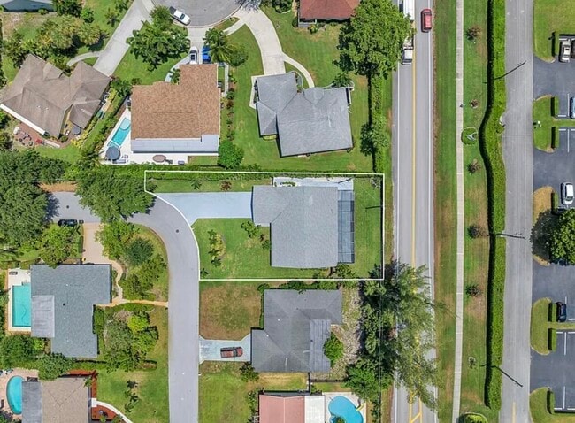 Photo - 654 West Dr