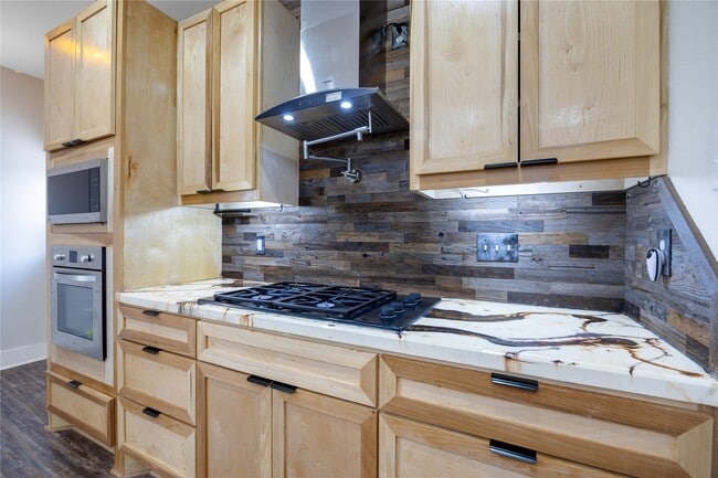 Photo - 10930 Exeter St
