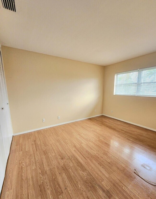 Photo - 2711 Barkley Dr W Unidad 1