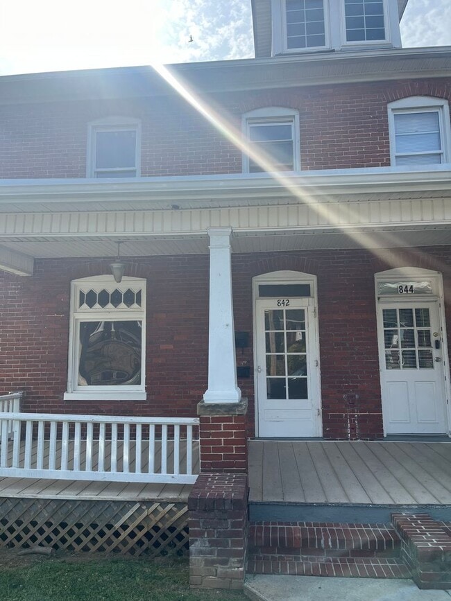 Building Photo - 844-844 Summit Ave Unit 842 - 2