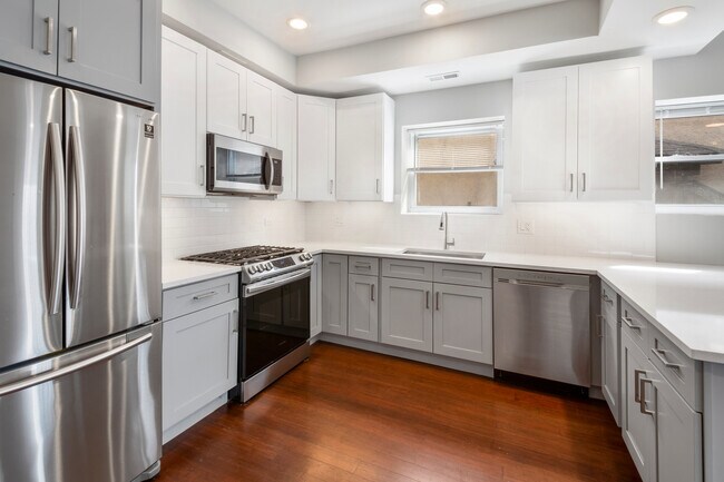 Photo - 4637 N Dover St Unit 2S