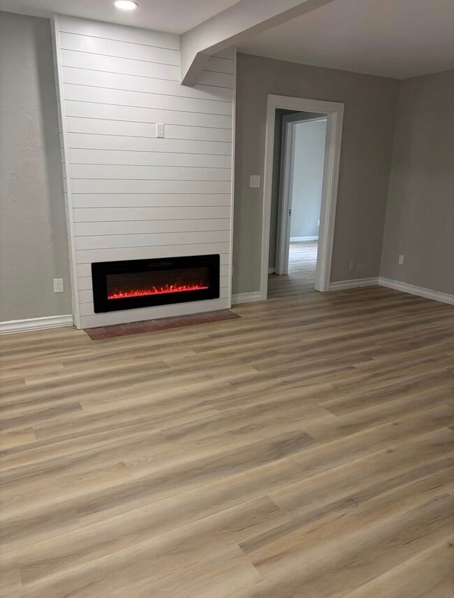 Photo - 2114 Merrill Ave